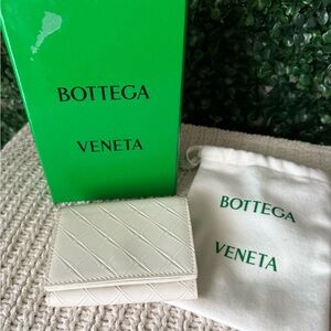 Bottega Veneta White Leather Compact Wallet Authentic